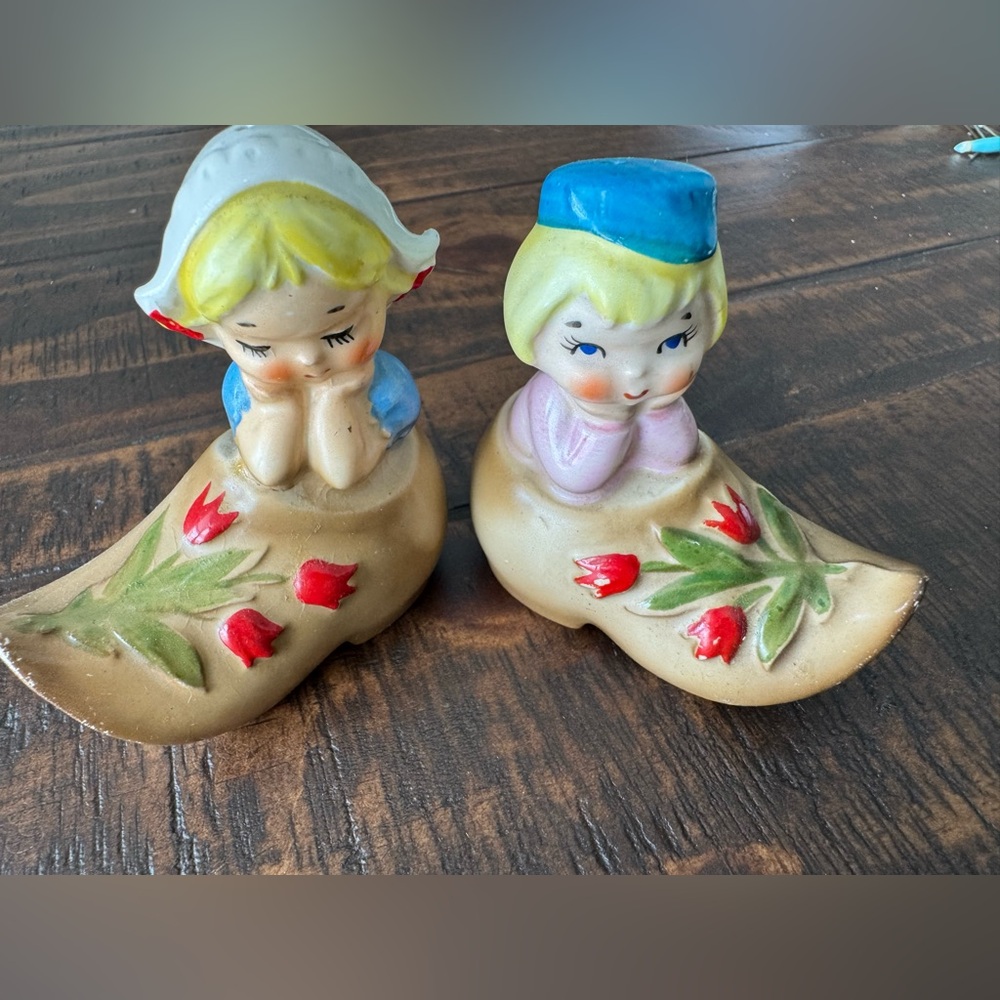 Vintage Lefton Japan Dutch Boy & Girl In Tulips Clog Shoe Salt & Pepper Shakers